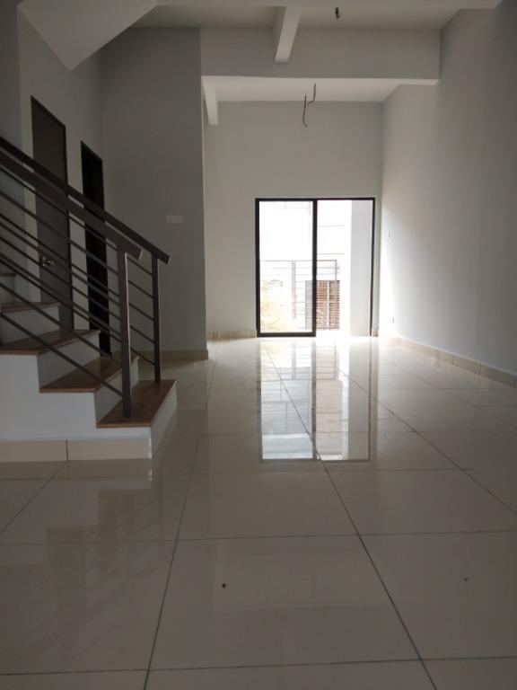 Not facing other house 3 Storey house Taman Bayan Parkhomes,Batang Kali