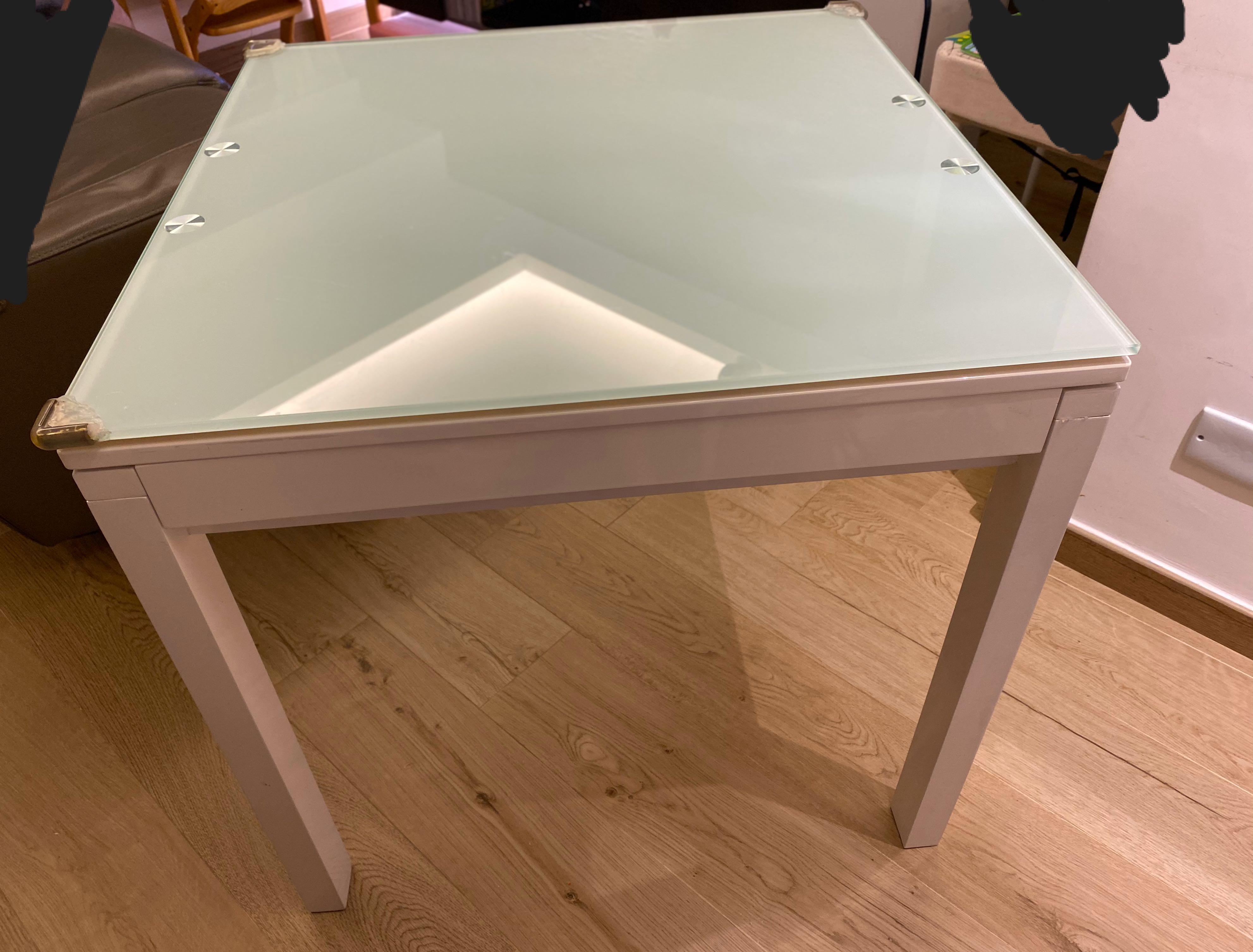 正方形白焗油強化玻璃餐枱 傢俬 家居 傢俬 桌子 Carousell