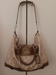 (Category: ) located in . Submitted by preloved_bundle_haiyuzack (Listing ID 1004038472, Image 1). Description: .