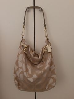 (Category: ) located in . Submitted by preloved_bundle_haiyuzack (Listing ID 1004038755, Image 1). Description: .