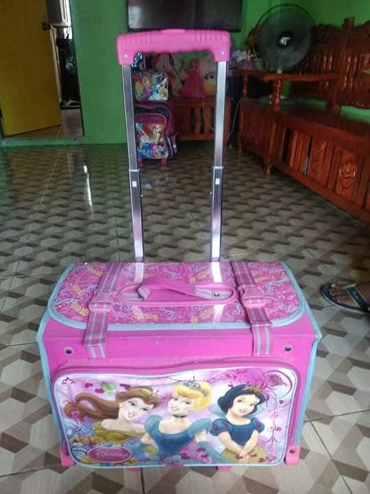 Disney princess bag box type trolley (Category: Diaper Bags & Wetbags) located in Mangaldan. Submitted by est18 (Listing ID 1004104877, Image 3). Description: Good as new Bought last Feb 2020 Pinagbigyan Lang ang Bata 5 times lng nagamit dahil maxado ng bulky..