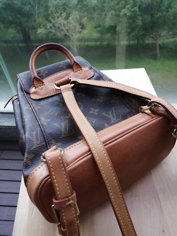 LV Backpack mini （分類：手袋及銀包）位於 Hong Kong。 由 a_bell 提交（商品編號 1004059367，圖片 3）。簡介： 100% authentic Louis Vuitton mini backpack , Condition as per photos. 100% LV 真品, 新舊如圖。 W:10cm, H:23, L:20cm * Not suitable for perfectionist * 完美主義者免問,產品實況如圖。