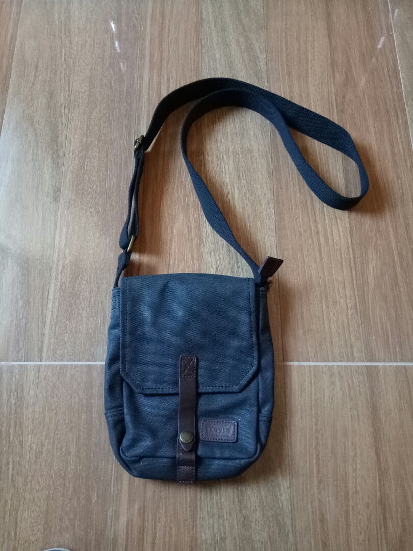 Original levis sling bag small, Men's Fashion, Bags, Sling Bags on Carousell