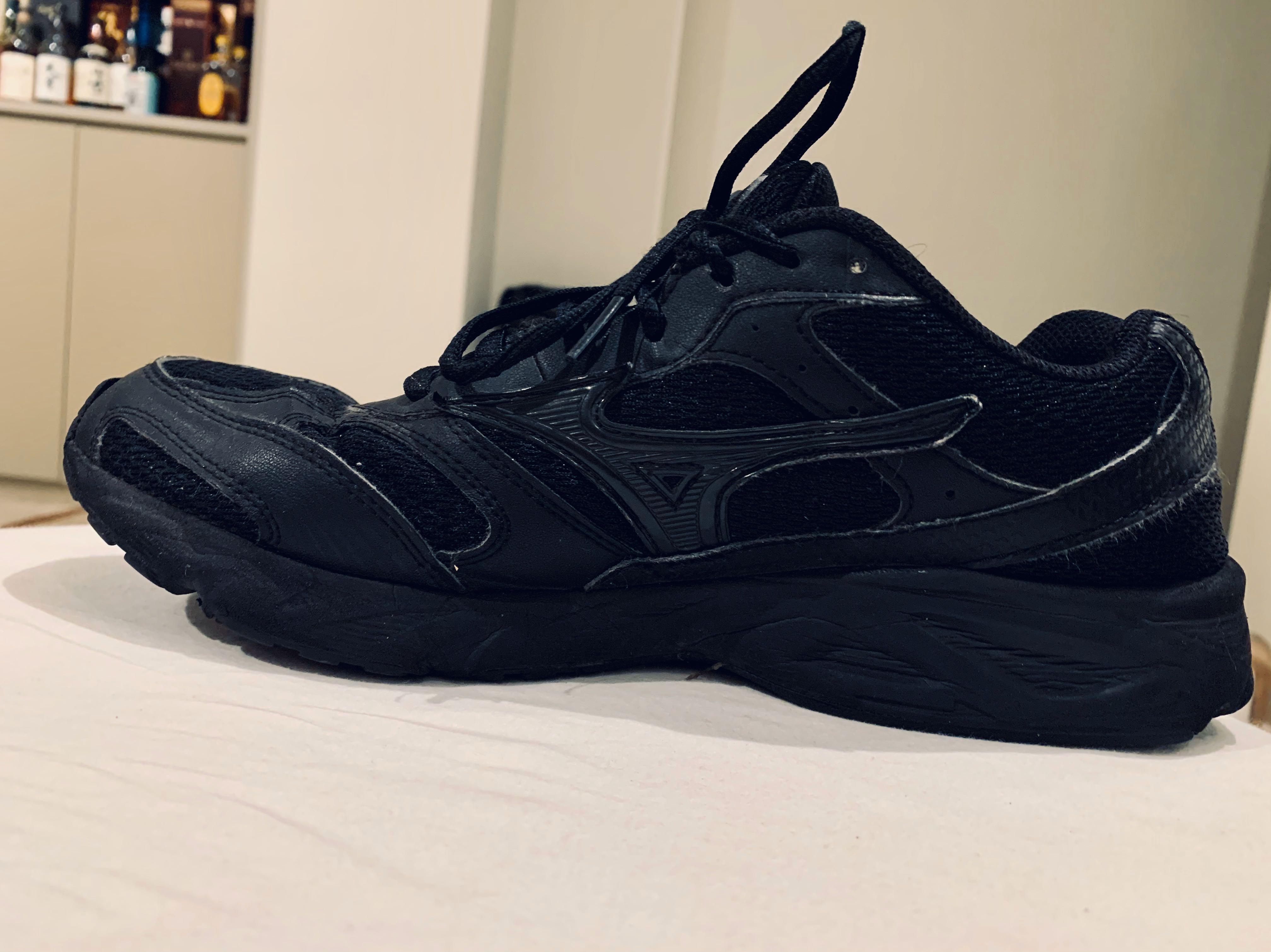reebok all black running shoes