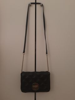 (Category: ) located in . Submitted by preloved_bundle_haiyuzack (Listing ID 1004051423, Image 1). Description: .