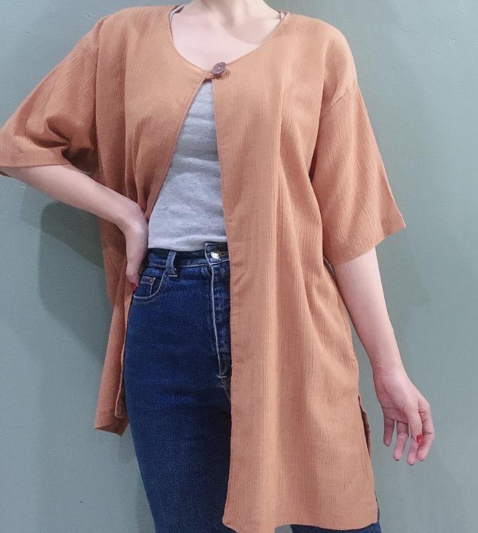 Vintage/ Retro blouses (Category: Blouses) located in Calamba. Submitted by basicnbuttons (Listing ID 1004048025, Image 1). Description: Code: V181 Size:XL-XXL Price: 180 🚩Preloved (washed & sanitized) 🔺NO MEET UP ▫️MOP: BDO/ BPI/ GCASH only (accnt # upon request) ▫️Courier service: J&T (95php min in Luzon)1-2clothes 🔺Most are oversized so please check the size before you comment🔺 🔸MINE = FREE (if willing to add sf for the free) ▫️Calamba La