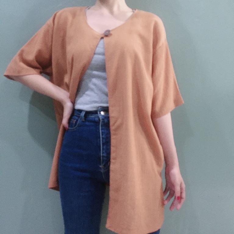Vintage/ Retro blouses (Category: Blouses) located in Calamba. Submitted by basicnbuttons (Listing ID 1004048025, Image 2). Description: Code: V181 Size:XL-XXL Price: 180 🚩Preloved (washed & sanitized) 🔺NO MEET UP ▫️MOP: BDO/ BPI/ GCASH only (accnt # upon request) ▫️Courier service: J&T (95php min in Luzon)1-2clothes 🔺Most are oversized so please check the size before you comment🔺 🔸MINE = FREE (if willing to add sf for the free) ▫️Calamba La