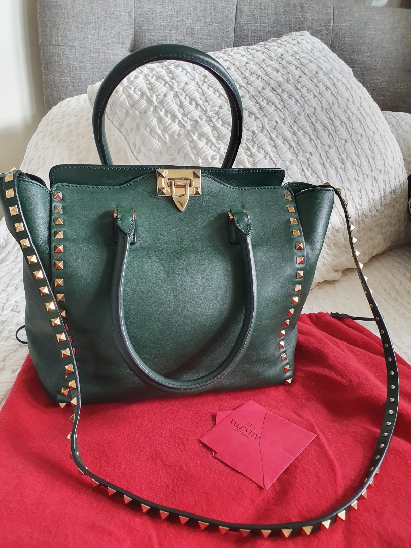 100% Authentic Valentino Garavani Rockstud medium Tote Bag