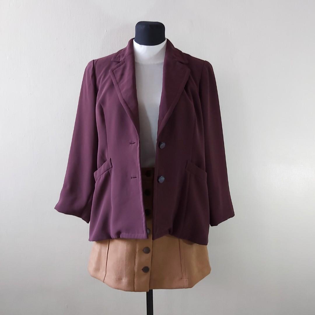 Burgundy blazer, Women's Fashion, Coats, Jackets and Outerwear on Carousell