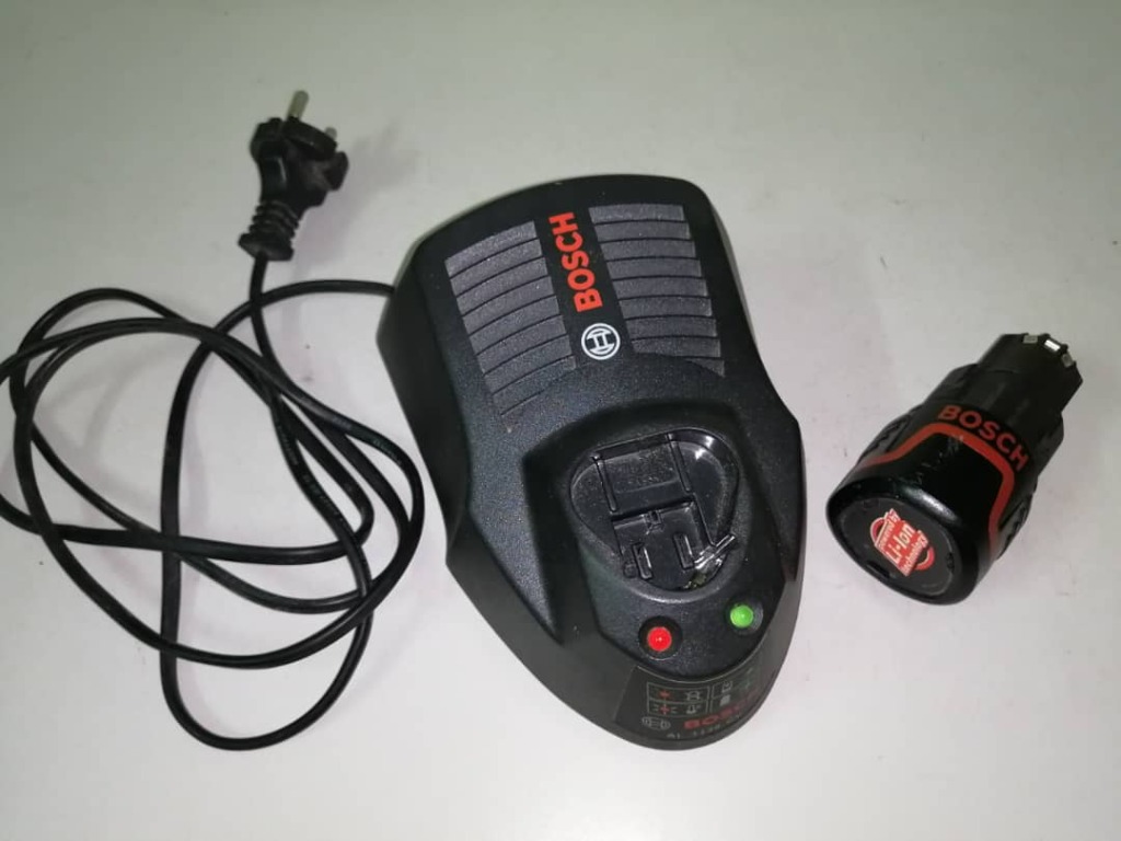 Charger BOSCH AL 1130 CV + Bateri Lithiumion, Computers & Tech, Parts