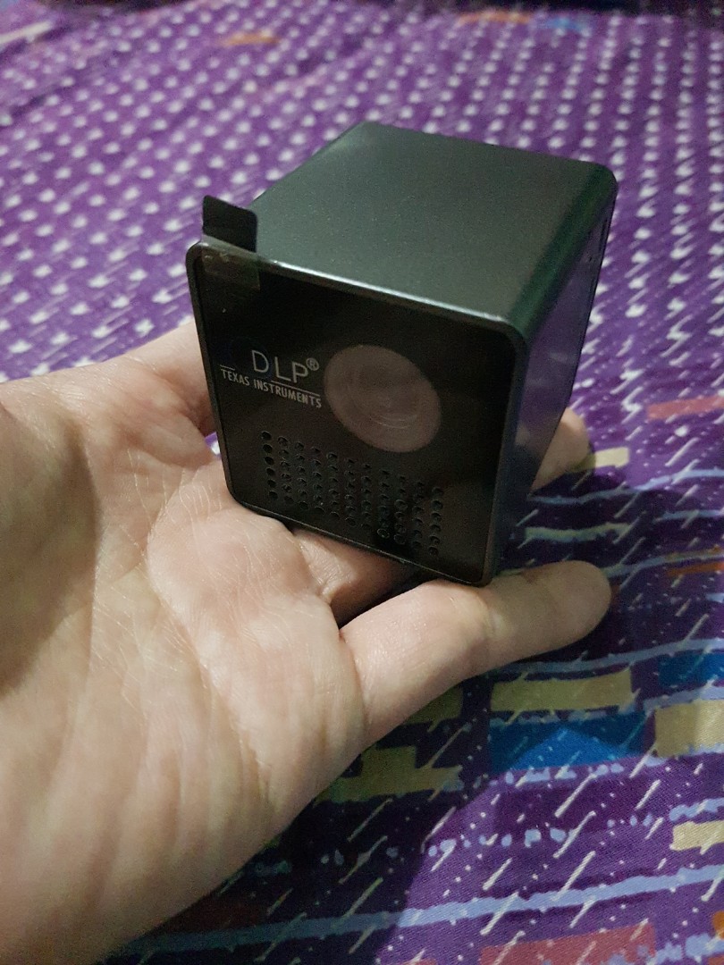 DLP Texas Instruments 1.8" Cube Mini Projector Mobile Cinema