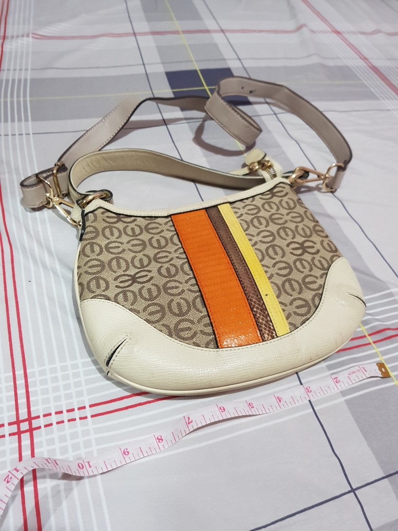 Esquire Orig sling bag, Women's Fashion, Bags & Wallets, Crossbody Bags on Carousell