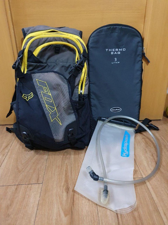 FOX Hydration Bag w/ Deuter Thermo Bag 3 Liters and Hydrapak, Sports