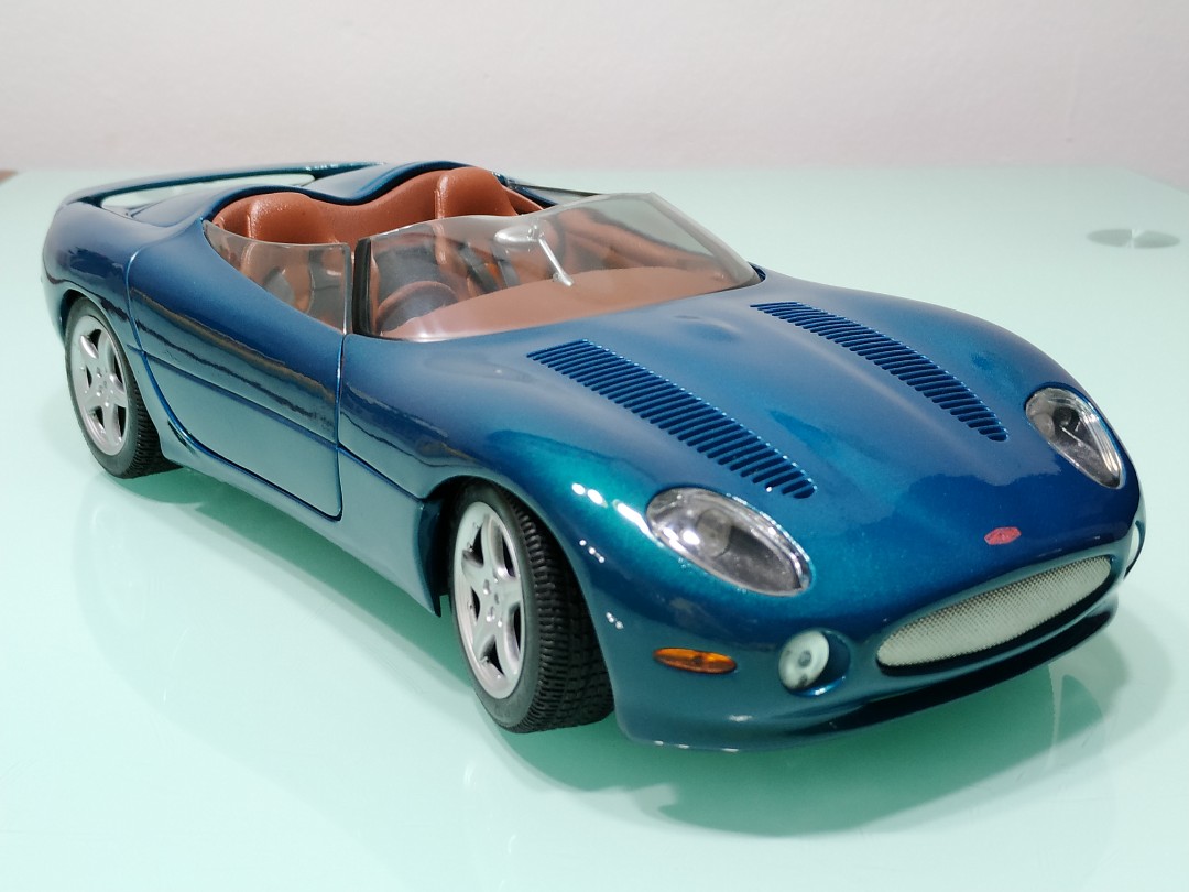 Jaguar XK180 1 18 Maisto Hobbies Toys Toys Games on Carousell