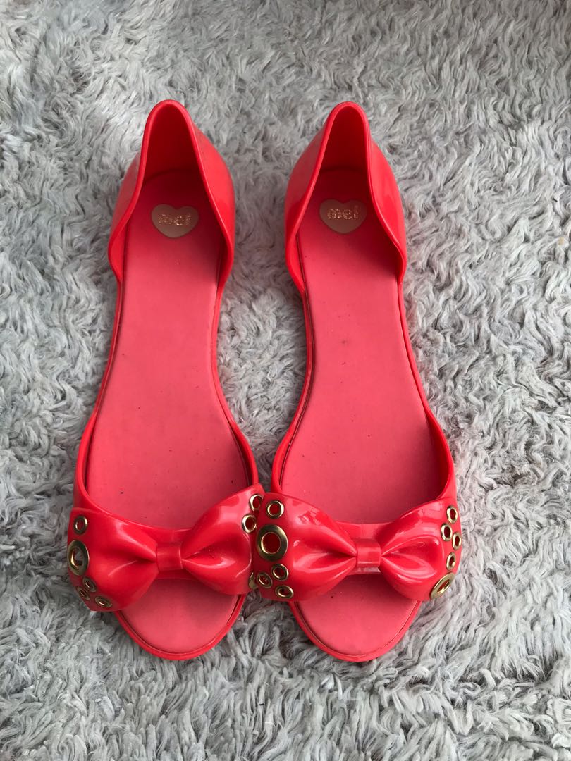 red jelly shoes