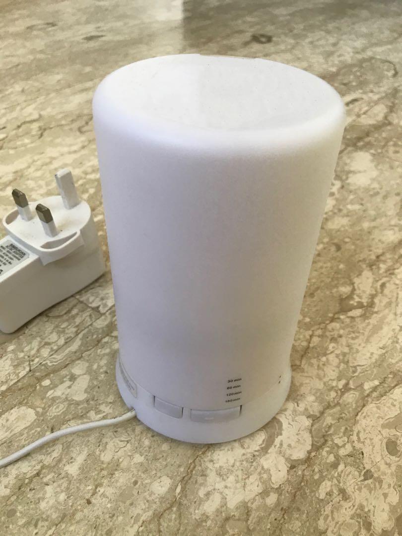 Aroma Diffuser (Category: Home Fragrance) located in Singapore. Submitted by clinl (Listing ID 1009817259, Image 1). Description: fast deal at S$15.