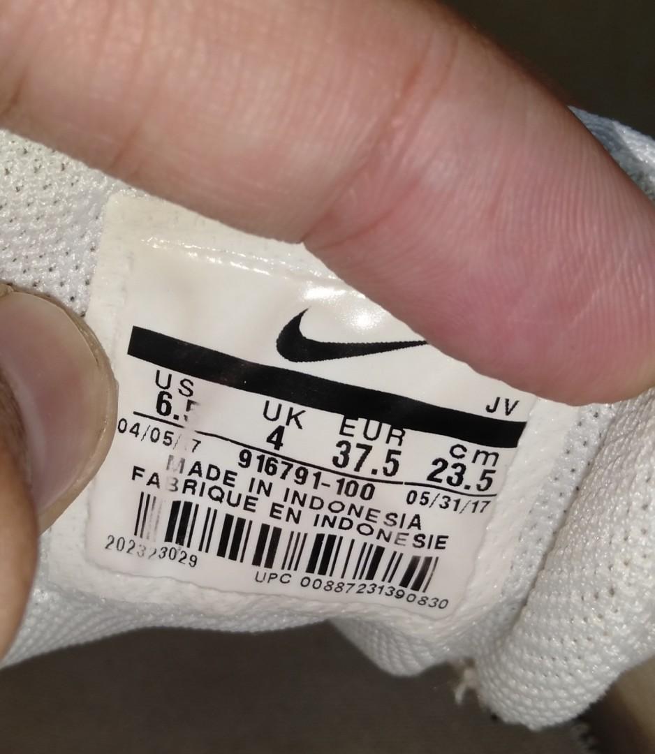 nike tavas black and white