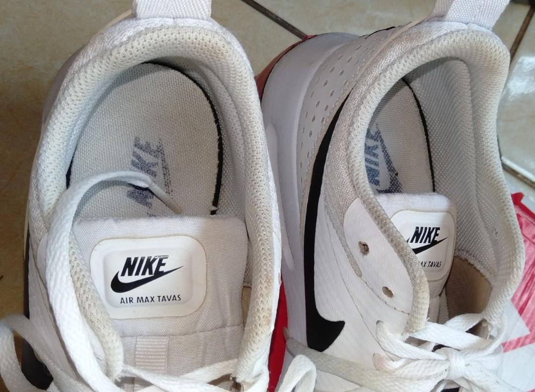 nike tavas black and white