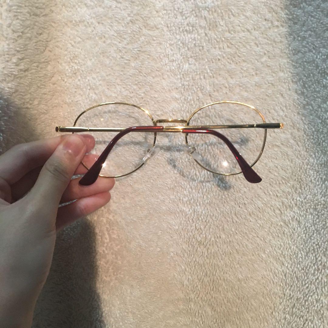 Circular outlet fake glasses