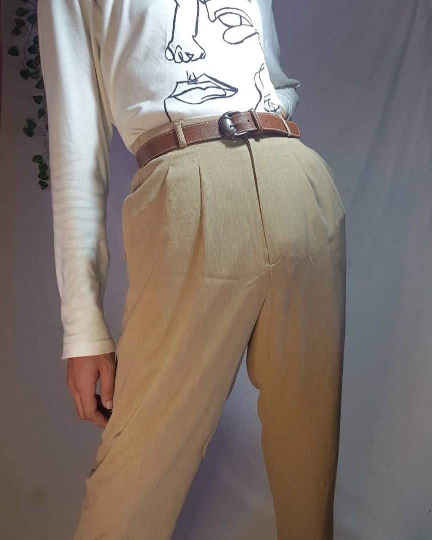Vintage Sage Pleated Trousers (Category: Other Bottoms) located in Santiago. Submitted by ukayph (Listing ID 1009932967, Image 3). Description: 📌 Classic High Waisted Sage Trousers. . 📌 Waistline - 28 Inches . 📌 Length - 38 Inches . 📌 Price - 299 . 📌Slightly Tapered Legs . 📌 In excellent Condition. . 📌 Must have!.
