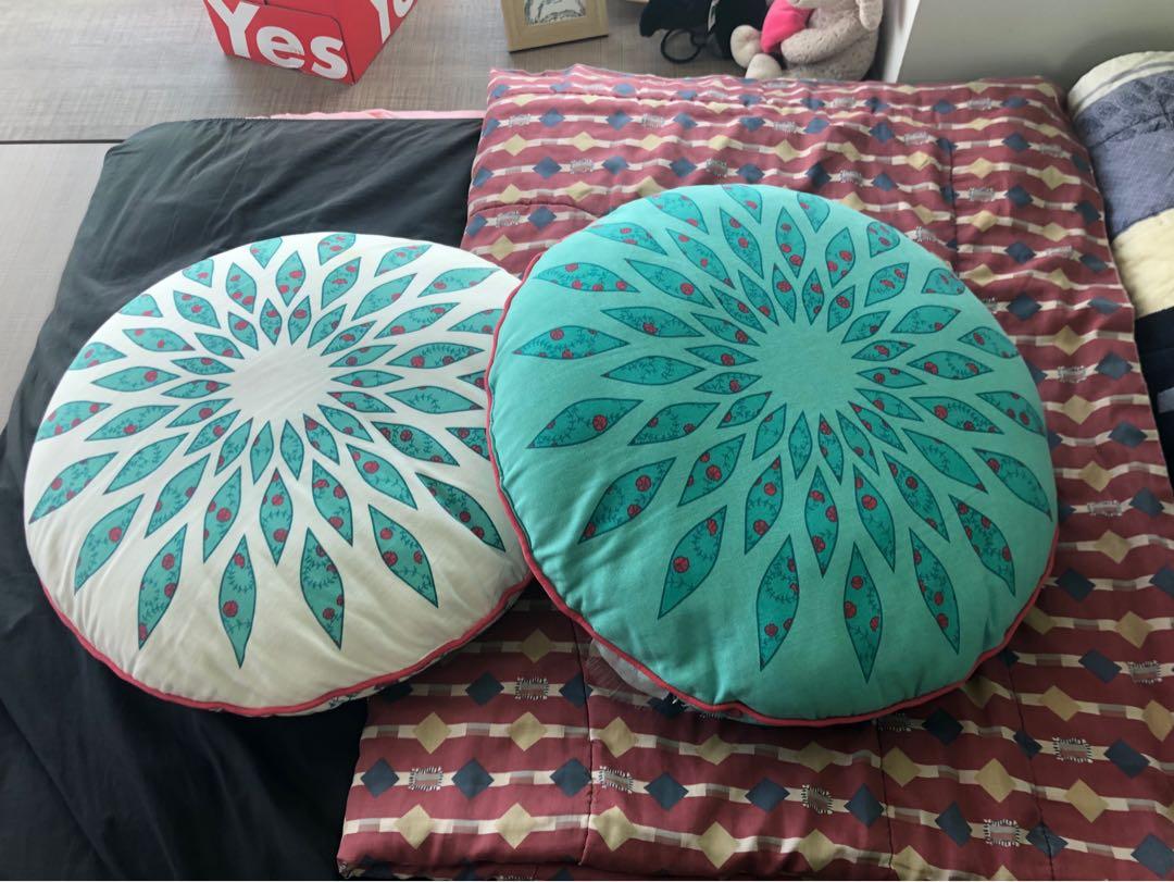 Round hotsell cushions ikea