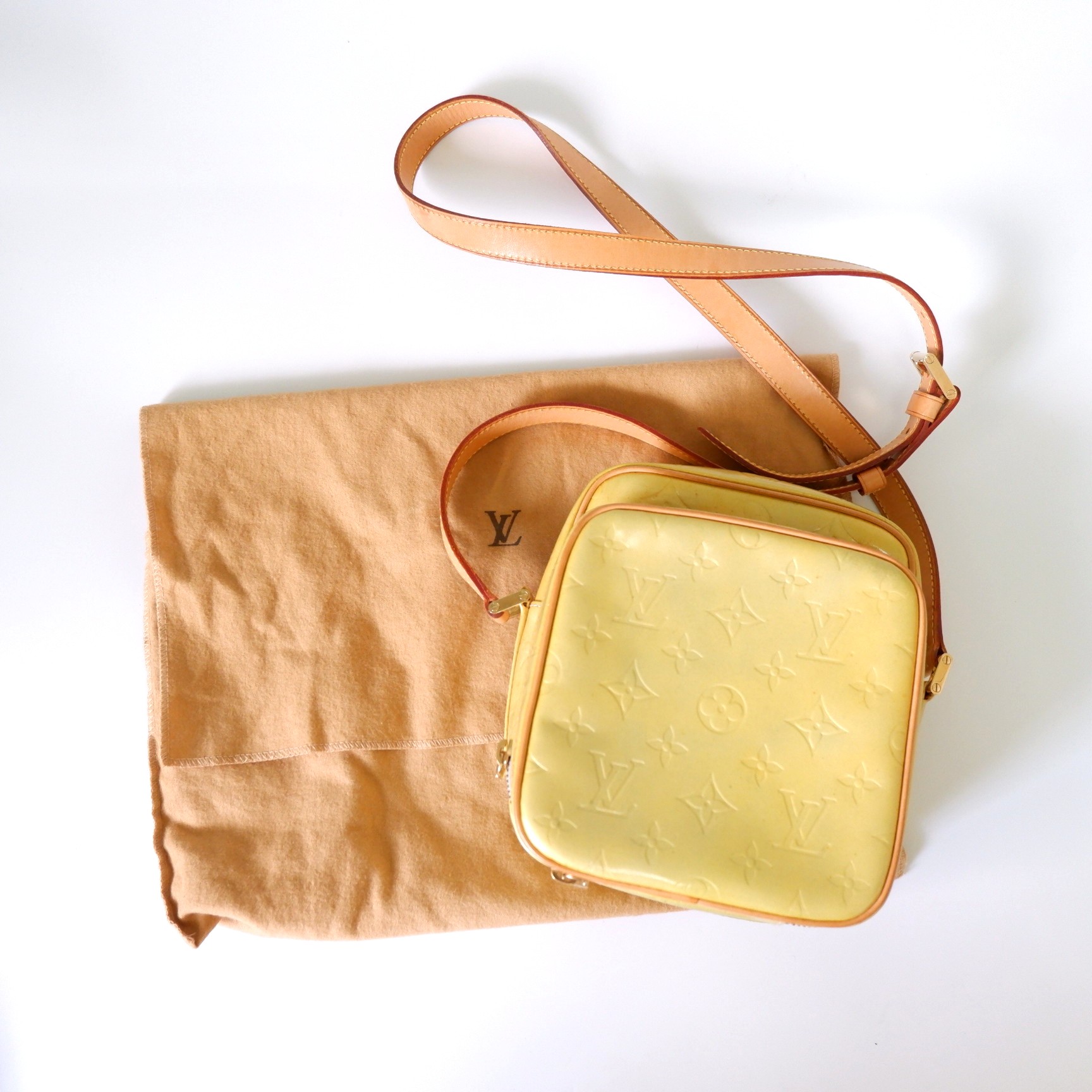 Louis Vuitton Vernis Sling Bag