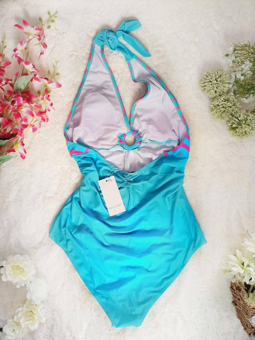 Branded swimsuit (Category: Bikinis & Swimsuits) located in Caloocan City. Submitted by anglla21 (Listing ID 1010134042, Image 2). Description: One piece swimsuit 🌺Size: Large 🌺Padded 🌺Brandnew 🌺High quality fabric 🌺Brand: Ekouaer Price: P230.