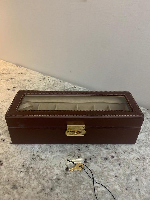 Casing (Category: Other Accessories) located in Singapore. Submitted by suz123 (Listing ID 1010211741, Image 5). Description: .