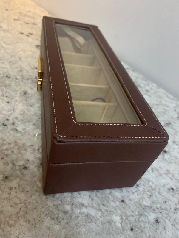 Casing (Category: Other Accessories) located in Singapore. Submitted by suz123 (Listing ID 1010211741, Image 4). Description: .