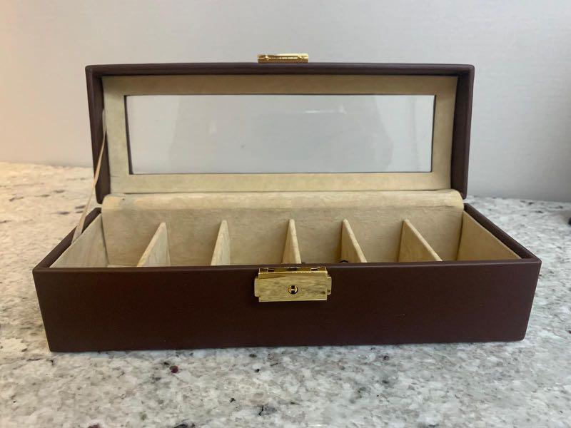 Casing (Category: Other Accessories) located in Singapore. Submitted by suz123 (Listing ID 1010211741, Image 3). Description: .