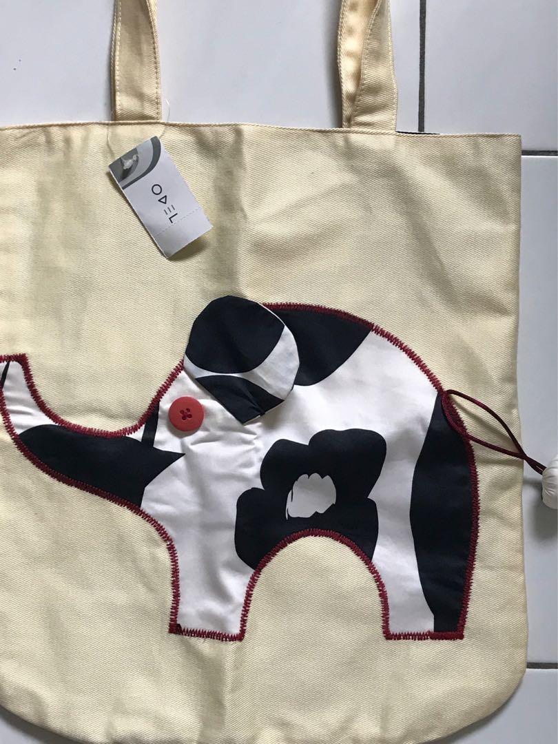 Tote bag elephant not Jim Thompson (Category: Children's Books) located in Singapore. Submitted by maplewinter (Listing ID 1010135993, Image 2). Description: New condition. Self collect or by post. Buyer adds $3 for normal postage..