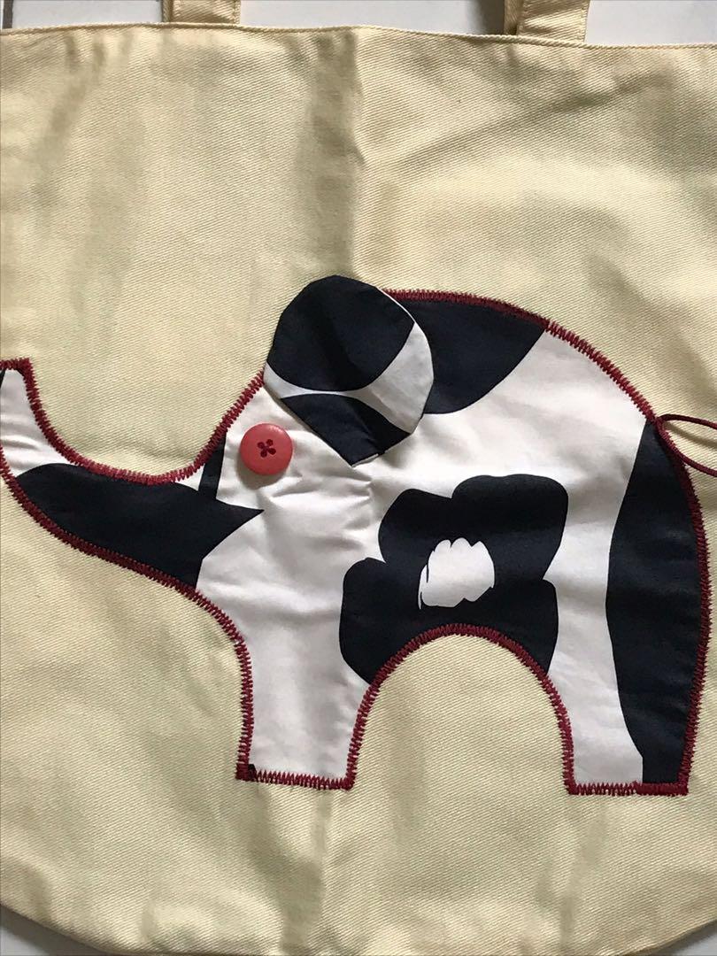 Tote bag elephant not Jim Thompson (Category: Children's Books) located in Singapore. Submitted by maplewinter (Listing ID 1010135993, Image 1). Description: New condition. Self collect or by post. Buyer adds $3 for normal postage..