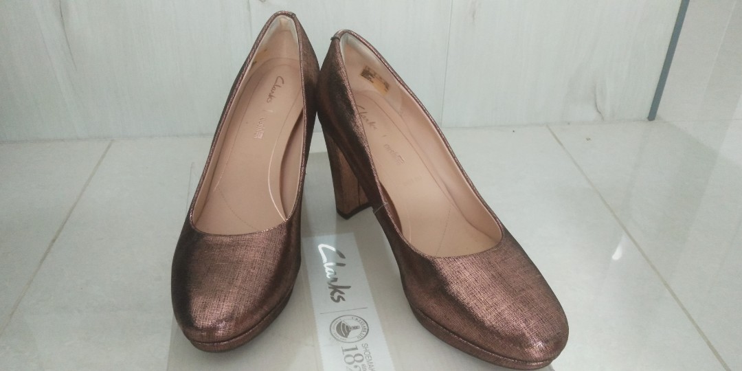 rose gold clarks