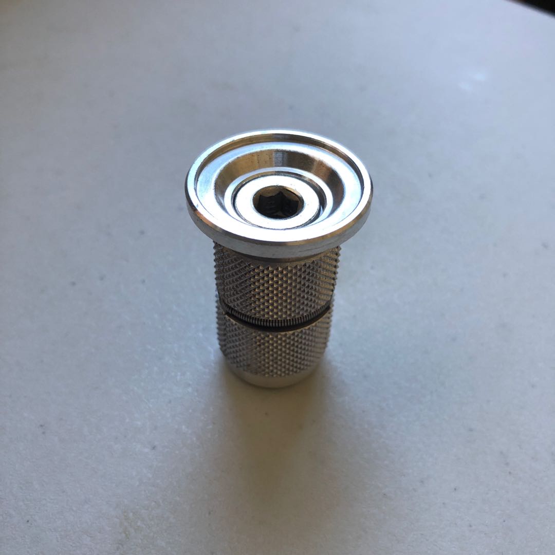 Compression plug / expander plug / steerer tube plug / carbon fork bung