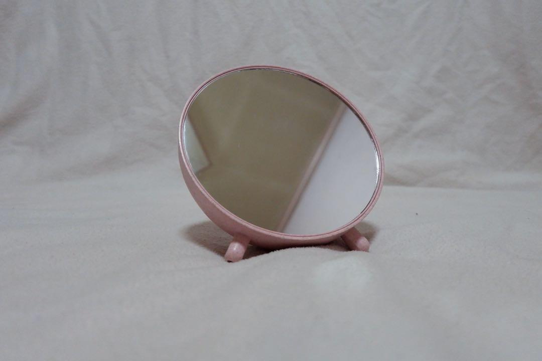 Desktop Round Mirror (Category: Other Accessories) located in Santa Rosa. Submitted by mainert (Listing ID 1010236926, Image 1). Description: Desktop Round Mirror Used once. No scratches. Color: Pink PM/chat for more info. .