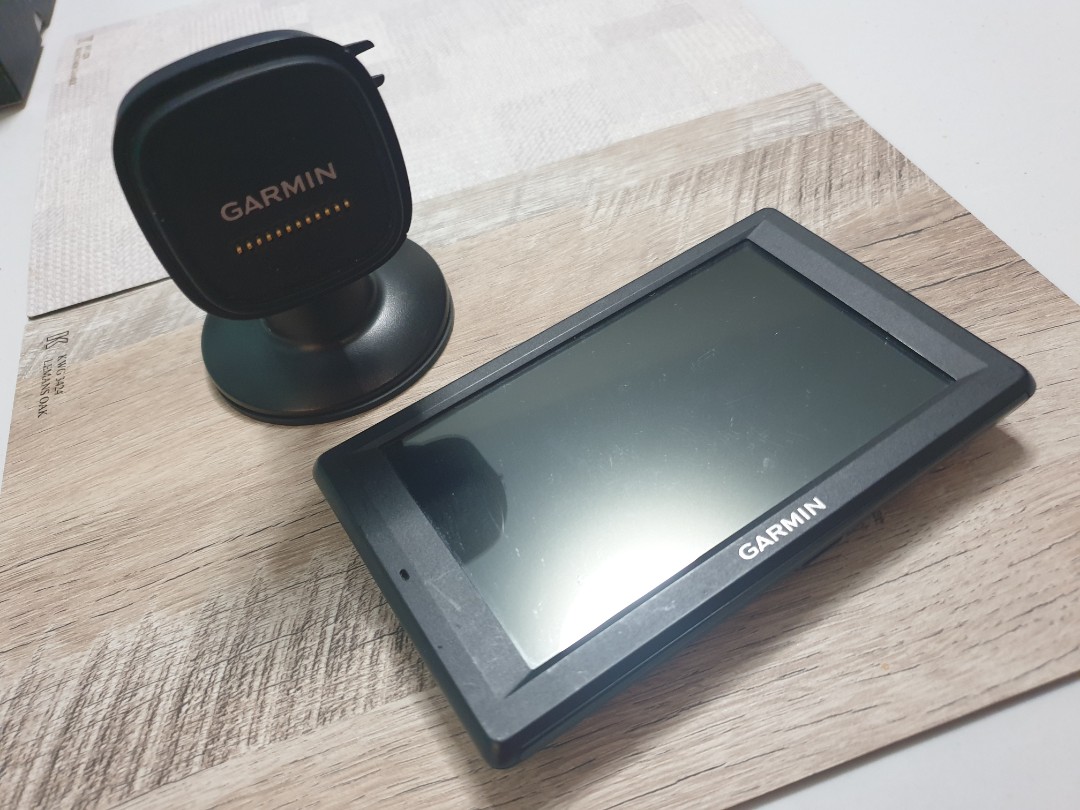 Garmin nuvi 4592 LM GPS with Docking Stand and Video Input, Car