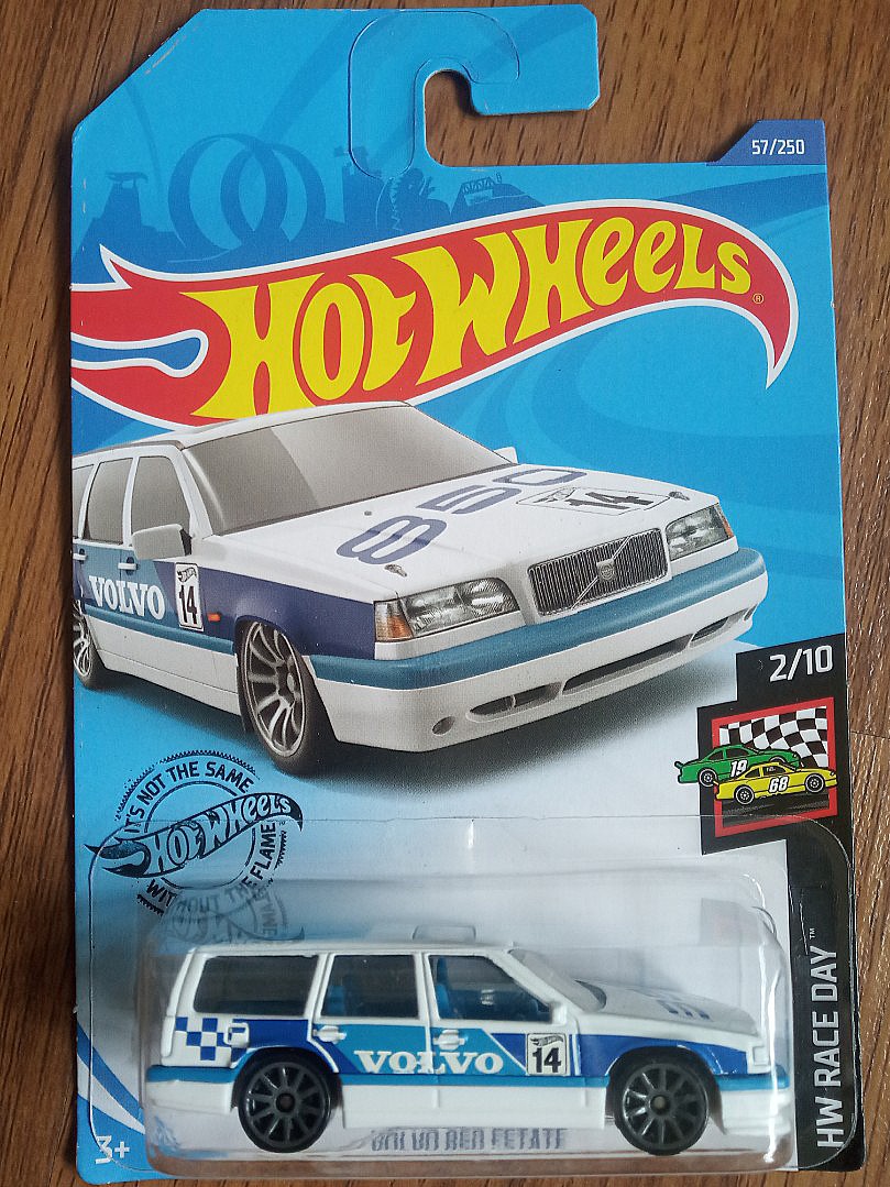 hot wheels volvo