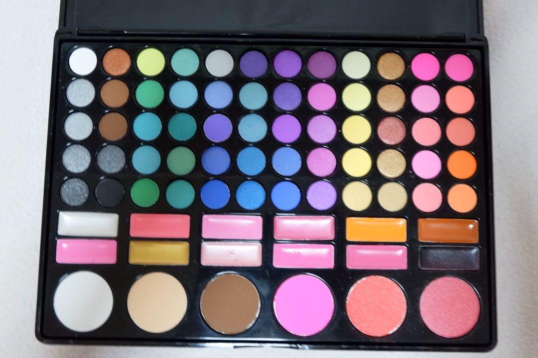 MAC Professional Makeup (Category: Makeup) located in Santa Rosa. Submitted by mainert (Listing ID 1010238629, Image 3). Description: MAC Professional Makeup Palettes (Eyeshadow, Blush, Lip) With mirror and brush inside. RFS: Unused. PM/Chat for more info..