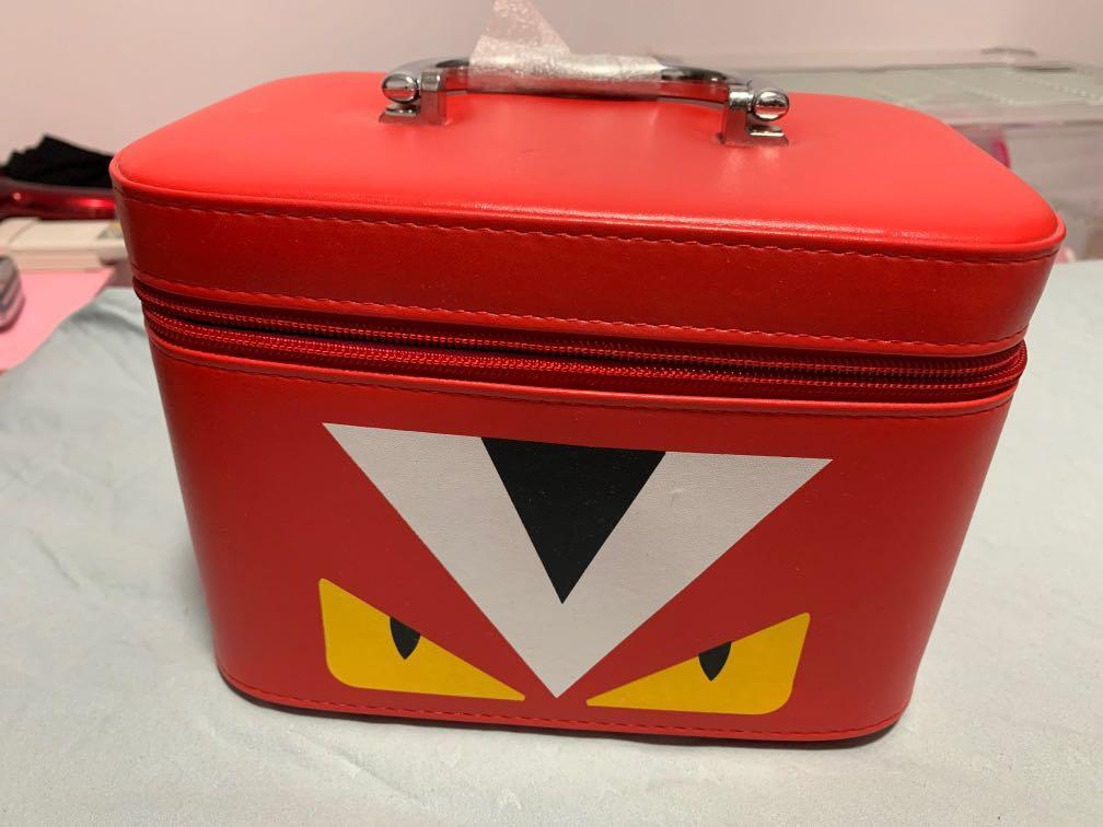 Makeup box (Category: Everything Else) located in Singapore. Submitted by shebsfoo (Listing ID 1010134933, Image 2). Description: Cute makeup box for sale. Opened but never used. Size abt 22 cm x 15 cm x 15 cm..