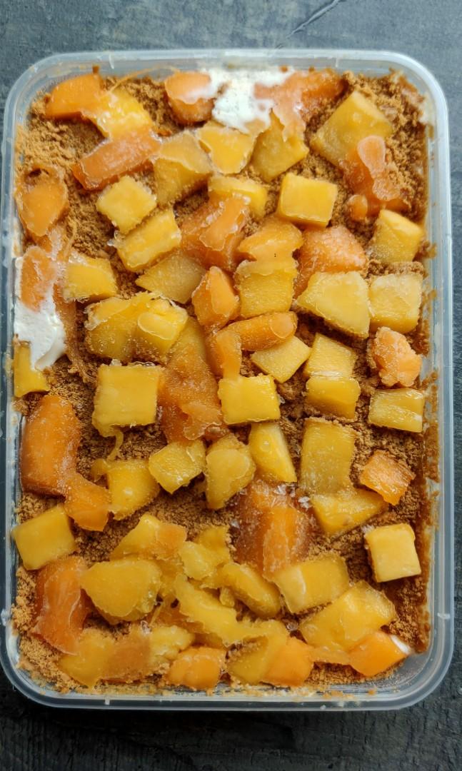Mango Graham Float (Category: Chilled & Frozen Food) located in Singapore. Submitted by zyenco (Listing ID 1010165547, Image 2). Description: Loaded with the ripest and juciest mangoes in one tub. *Your orders will be freshly prepared once confirmed and payment is made. PM early to secure your order! tags Halal , Muslim-owned , ice-cream cake.