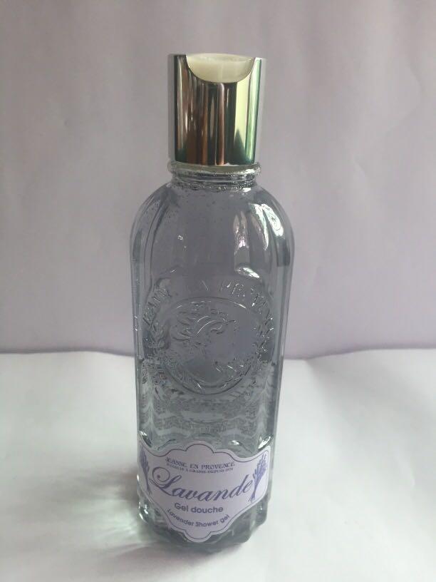 Shower Gel ( importerd from US) (Category: Bath) located in Pasay City. Submitted by redgiftshop (Listing ID 1010059657, Image 3). Description: 4 kind of scent sweet almond, shea butter & honey , lavender, orange blossom. product code : CL.