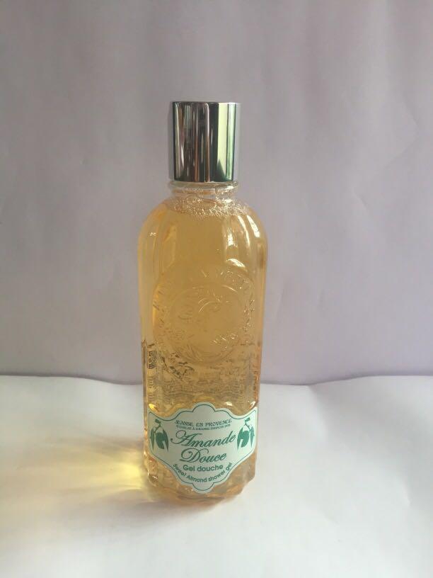 Shower Gel ( importerd from US) (Category: Bath) located in Pasay City. Submitted by redgiftshop (Listing ID 1010059657, Image 2). Description: 4 kind of scent sweet almond, shea butter & honey , lavender, orange blossom. product code : CL.