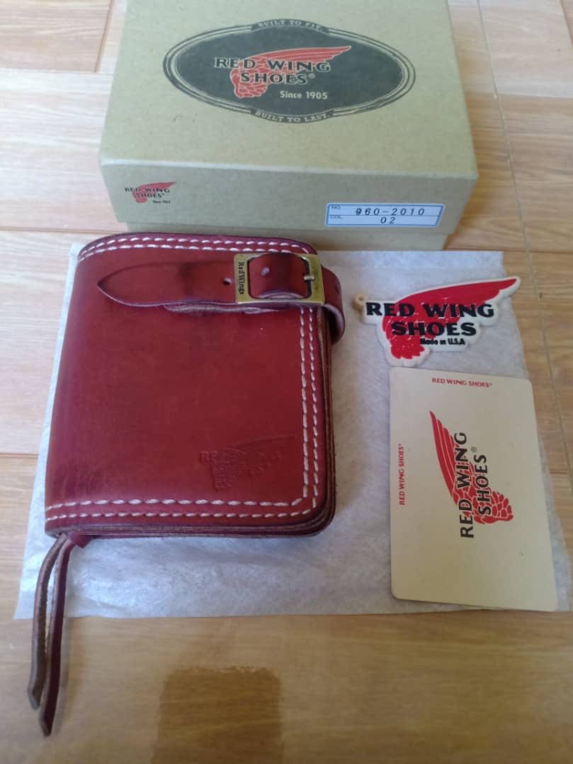 Red shop wings wallet