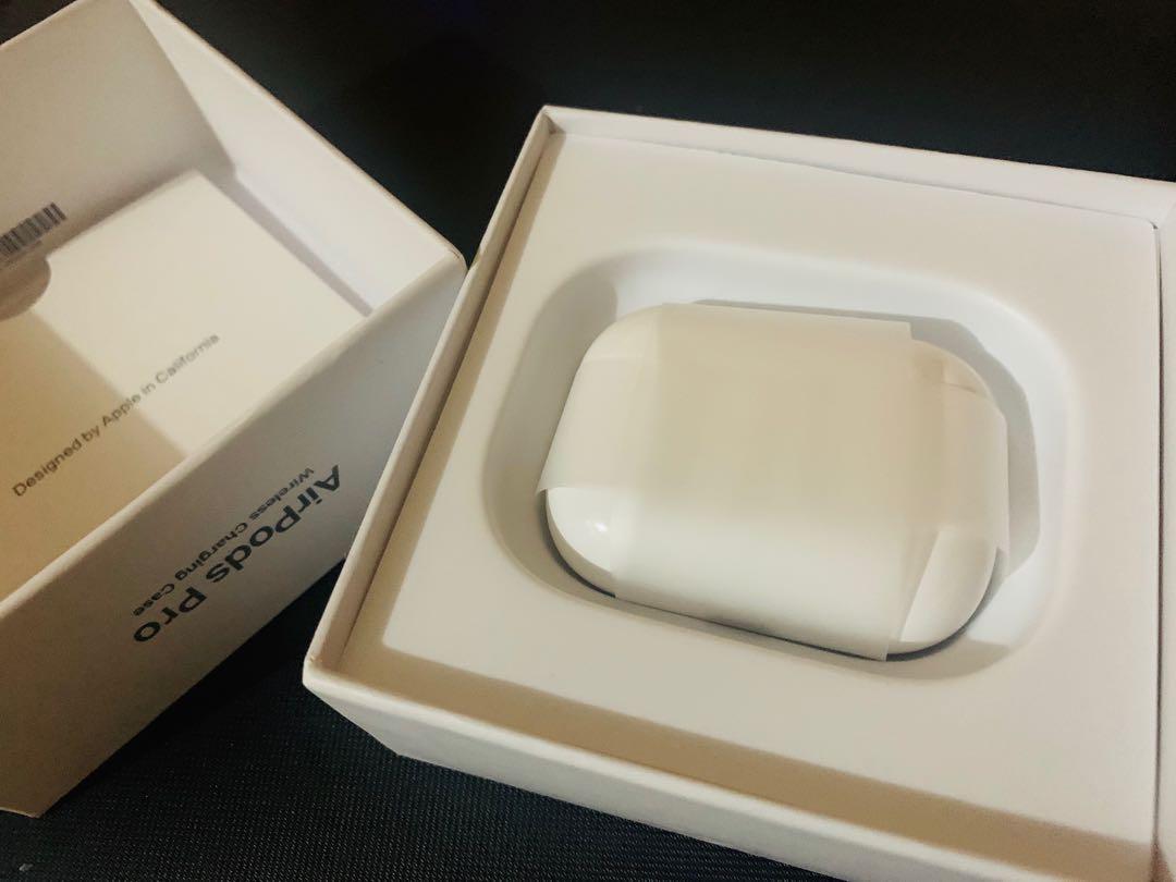 Airpods Pro (Category: Earphones) located in Pateros City. Submitted by tentan14 (Listing ID 1004362505, Image 1). Description: Hi! I'm selling this good as new airpods pro, premium quality 1:1 With wireless charging case Change name GPS enabled Good sound quality For android and IOS Opened the box to test if it's working RFS: Na-double ng bili.