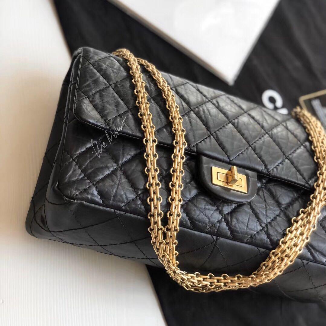 Chanel Metallic Gold Crocodile Embossed And Black Quilted Lambskin Medium 255  Reissue Double Flap Aged Gold Hardware 2019 Available For Immediate Sale  At Sothebys