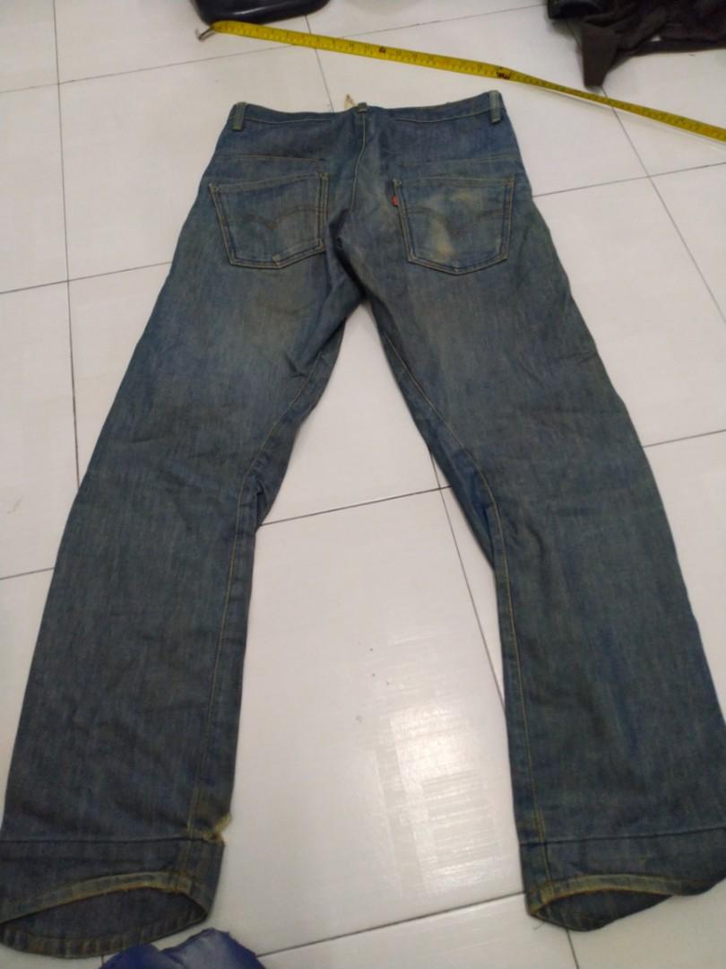 Levis engineered (Category: Jeans) located in Taiping. Submitted by sayapimpian89 (Listing ID 1004282229, Image 3). Description: condition 7/10 size M MADE IN JAPAN button waist:31' leght:100cm inseam:70cm leg opening:22cm.