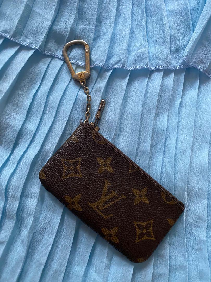 Louis Vuitton key pouch (Category: Luxury Bags & Wallets) located in Cainta. Submitted by jtc23 (Listing ID 1004333936, Image 3). Description: Lv key pouch With dust bag and box LP 7000 6500 with no box key chain alone Ung chain nya and gold holder is a bit rusty na ❤️ Code : 8907 EA Code is mid/late 80’ Year 1989 month July /07 bag charm key holder code EA please see attached photos for code .