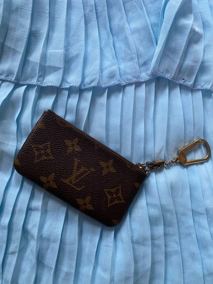 Louis Vuitton key pouch (Category: Luxury Bags & Wallets) located in Cainta. Submitted by jtc23 (Listing ID 1004333936, Image 2). Description: Lv key pouch With dust bag and box LP 7000 6500 with no box key chain alone Ung chain nya and gold holder is a bit rusty na ❤️ Code : 8907 EA Code is mid/late 80’ Year 1989 month July /07 bag charm key holder code EA please see attached photos for code .