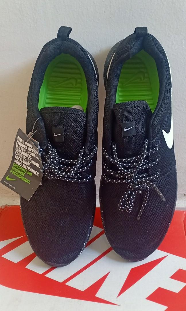 Nike Rosherun Men s Fashion Footwear Sneakers on Carousell
