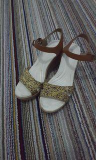 Wedges wanita crocs